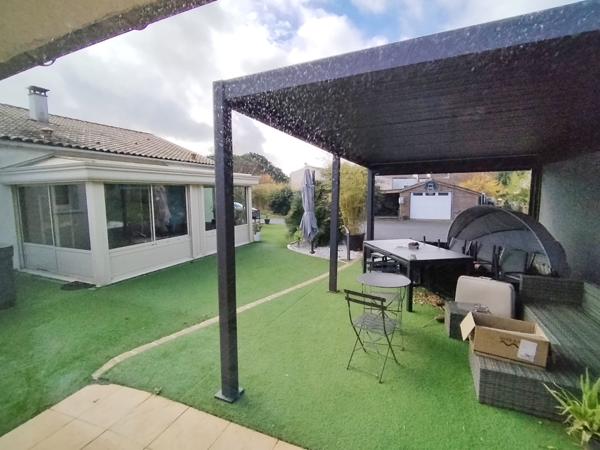 BENET - Maison T9 de plain-pied d'env.197m² avec terrain