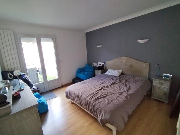 BENET - Maison T9 de plain-pied d'env.197m² avec terrain