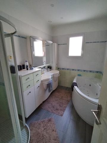 BENET - Maison T9 de plain-pied d'env.197m² avec terrain