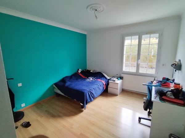 BENET - Maison T9 de plain-pied d'env.197m² avec terrain