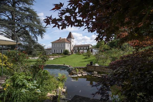Saint-Didier de Formans - Propriété avec maison de 291m² environ - 5 chambres - Dépendances - Piscine - Parc clos