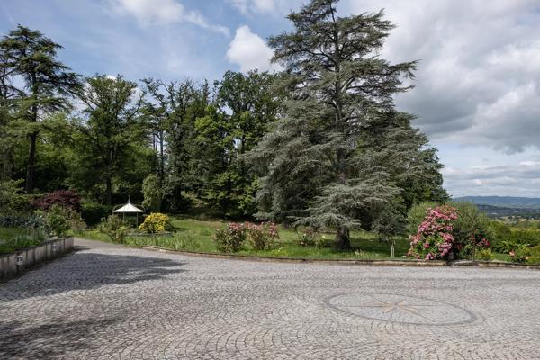 Saint-Didier de Formans - Propriété avec maison de 291m² environ - 5 chambres - Dépendances - Piscine - Parc clos