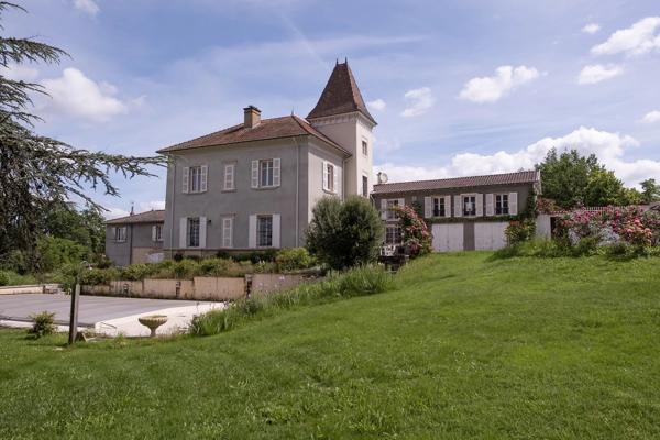 Saint-Didier de Formans - Propriété avec maison de 291m² environ - 5 chambres - Dépendances - Piscine - Parc clos