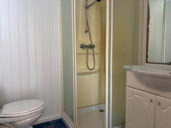 Maison Saint Hilaire De Riez - Sion sur l'Océan 2 chambres + dépendance avec chambre, SE/WC et atelier.