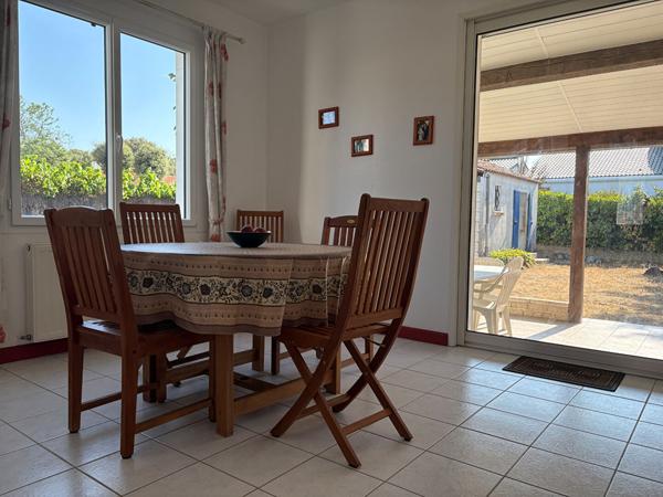 Maison Saint Hilaire De Riez - Sion sur l'Océan 2 chambres + dépendance avec chambre, SE/WC et atelier.