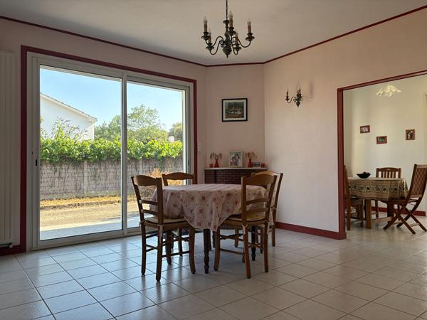 Maison Saint Hilaire De Riez - Sion sur l'Océan 2 chambres + dépendance avec chambre, SE/WC et atelier.