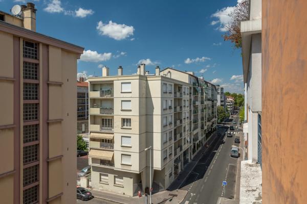 LYON 3 - Saxe Gambetta -Appartement climatisé de 33 m²- 1 chambre - Place de stationnement
