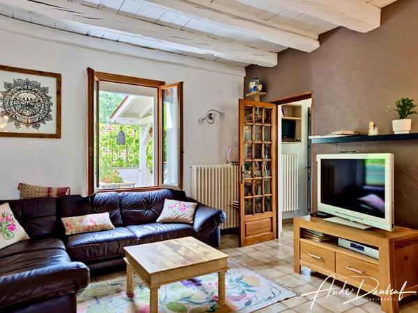 Maison 4 chambres avec terrasse, piscine, jardin arboré, garage, atelier