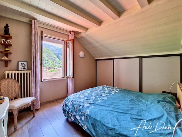 Maison 4 chambres avec terrasse, piscine, jardin arboré, garage, atelier