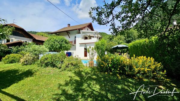 Maison 4 chambres avec terrasse, piscine, jardin arboré, garage, atelier