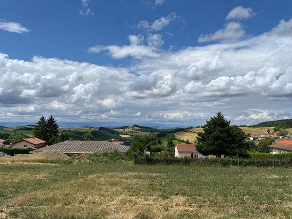 Terrain viabilisé avec vue de 830 m²