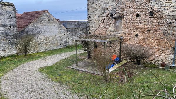 Maison 3 chambres - Jardin - Granges et Ateliers- SARRY (89)