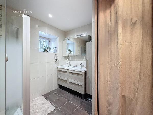 Plain pied, au calme, commercers à 2 mn.