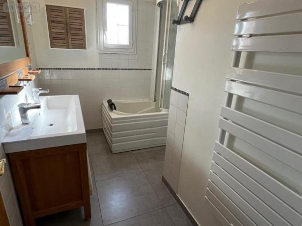 Maison à vendre à Sainte-Jamme-sur-Sarthe dans la Sarthe (72380), ref : 72126-3155