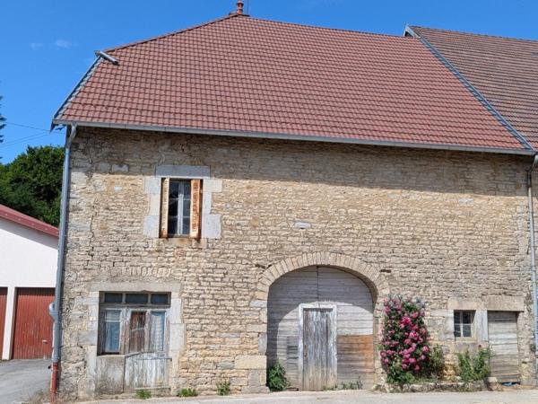 Maison en pierre à rénover avec terrain  – Hauteur de SALINS LES BAINS (Jura)