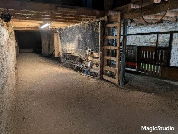 Maison en pierre à rénover avec terrain  – Hauteur de SALINS LES BAINS (Jura)