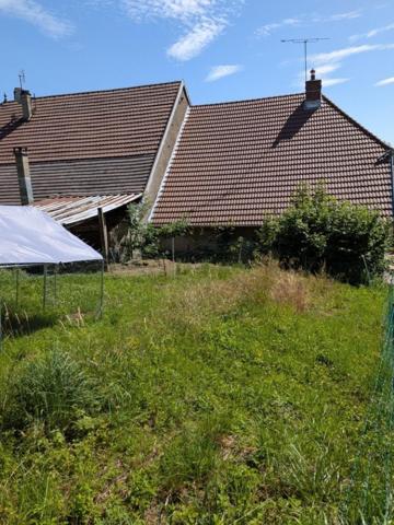 Maison en pierre à rénover avec terrain  – Hauteur de SALINS LES BAINS (Jura)