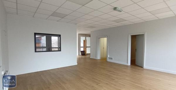 Local commercial à louer 127.6m²