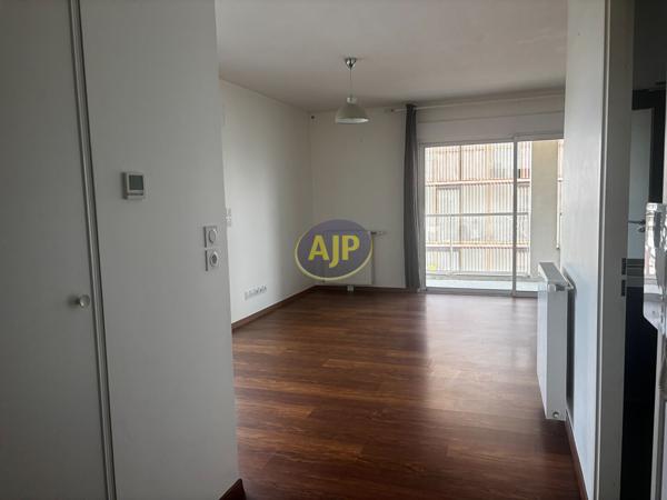 Appartement à louer Nantes : 2 pièces, 41m² avec 1 chambre(s) à 677€ - AJP Immobilier Nantes Sud