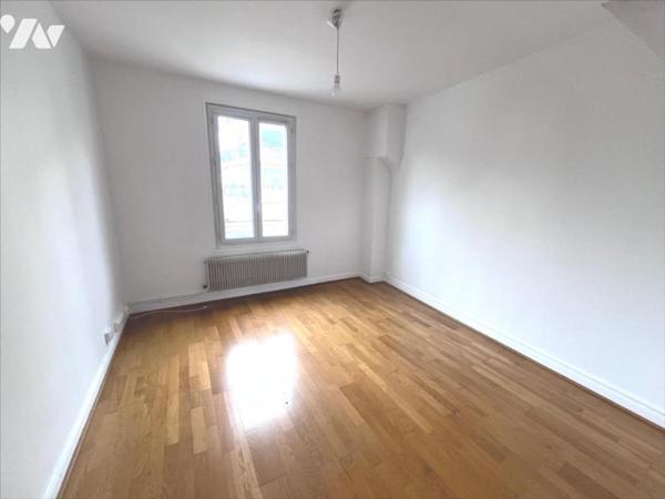 SECTEUR BOULINGRIN Dans un immeuble ancien, un appartement de deux pièces principale