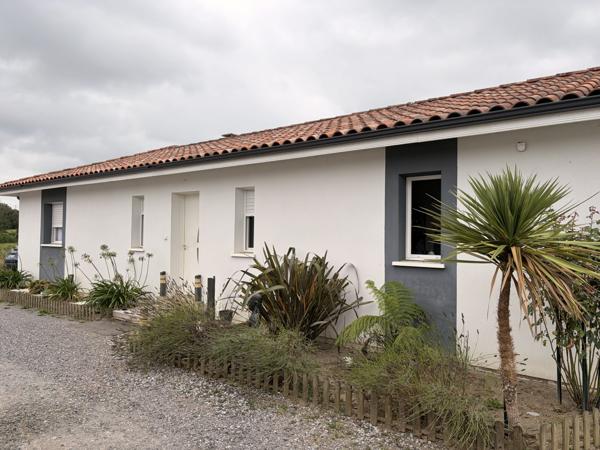 Maison contemporaine avec terrasse et piscine