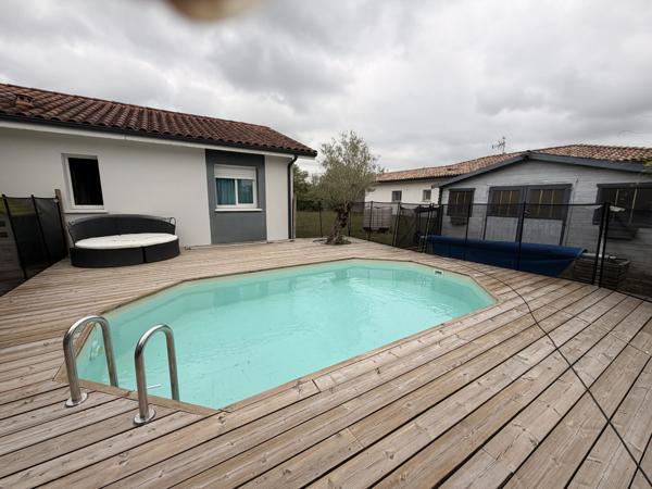 Maison contemporaine avec terrasse et piscine