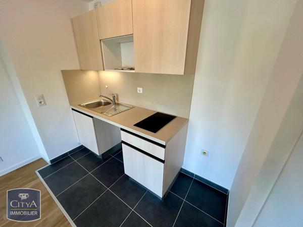 Appartement à louer 1 pièce 28.1m² Élancourt (78990)