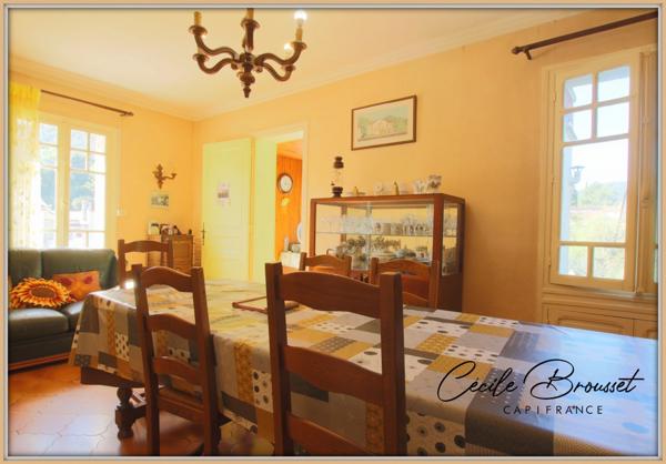 À Vendre : Belle villa des années 40 à Reynes – Opportunité rare avec 3 appartements et 3600 m² de terrain