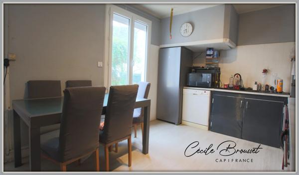 À Vendre : Belle villa des années 40 à Reynes – Opportunité rare avec 3 appartements et 3600 m² de terrain