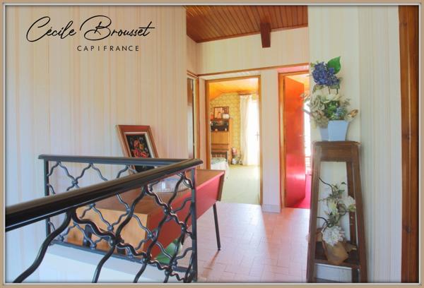 À Vendre : Belle villa des années 40 à Reynes – Opportunité rare avec 3 appartements et 3600 m² de terrain