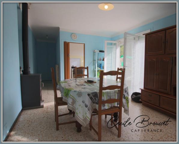 À Vendre : Belle villa des années 40 à Reynes – Opportunité rare avec 3 appartements et 3600 m² de terrain