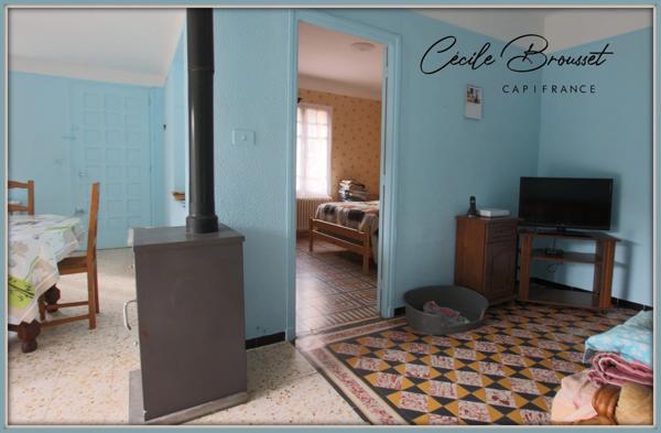 À Vendre : Belle villa des années 40 à Reynes – Opportunité rare avec 3 appartements et 3600 m² de terrain