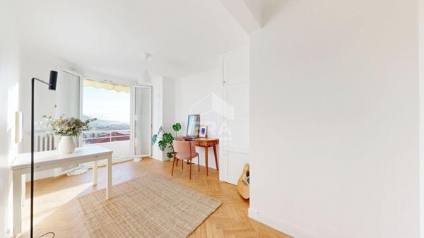 NICE - FLEURS / BAUMETTES : JOLI 2 PIÈCES AVEC BALCONS ET MAGNIFIQUE VUE DÉGAGÉE