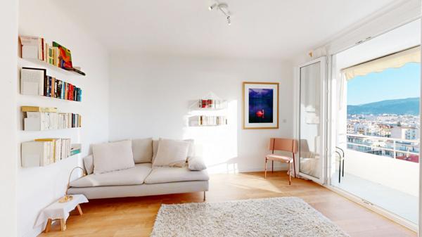 NICE - FLEURS / BAUMETTES : JOLI 2 PIÈCES AVEC BALCONS ET MAGNIFIQUE VUE DÉGAGÉE