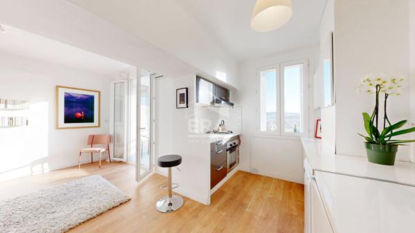 NICE - FLEURS / BAUMETTES : JOLI 2 PIÈCES AVEC BALCONS ET MAGNIFIQUE VUE DÉGAGÉE