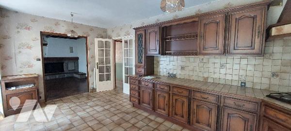 NORT SUR ERDRE - COEUR DE BOURG / MAISON 109 M² ET DEPENDANCES