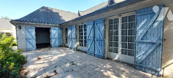 NORT SUR ERDRE - COEUR DE BOURG / MAISON 109 M² ET DEPENDANCES