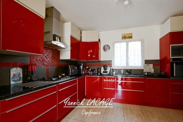 Maison récente de 89m2, familiale et tout confort à Saint-Mitre (13013), avec jardin, garage, piscine hors sol et prestations modernes, à deux pas des écoles et transports !