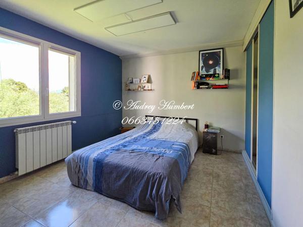 Villeneuve , Maison de charme, 156 m²  avec vue panoramique et piscine sur 1000 m² plantés d'oliviers