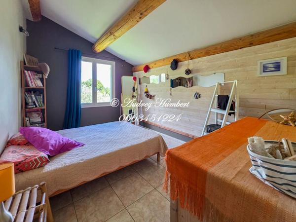 Villeneuve , Maison de charme, 156 m²  avec vue panoramique et piscine sur 1000 m² plantés d'oliviers