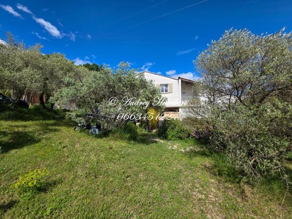Villeneuve , Maison de charme, 156 m²  avec vue panoramique et piscine sur 1000 m² plantés d'oliviers