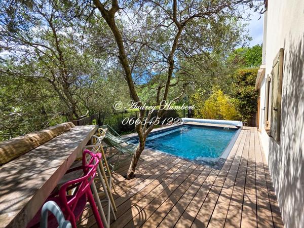 Villeneuve , Maison de charme, 156 m²  avec vue panoramique et piscine sur 1000 m² plantés d'oliviers