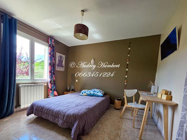 Villeneuve , Maison de charme, 156 m²  avec vue panoramique et piscine sur 1000 m² plantés d'oliviers