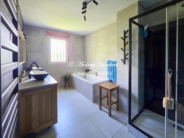 Villeneuve , Maison de charme, 156 m²  avec vue panoramique et piscine sur 1000 m² plantés d'oliviers