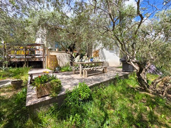 Villeneuve , Maison de charme, 156 m²  avec vue panoramique et piscine sur 1000 m² plantés d'oliviers