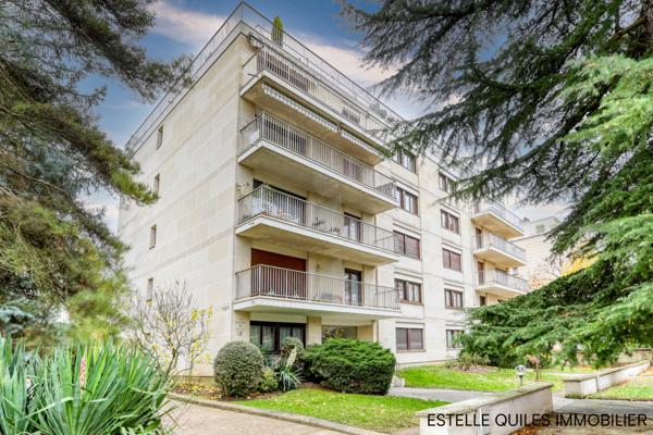 Versailles (78000) VERSAILLES CLAGNY Appartement 5 pièces 3 chambres 108.68 m², balcon, parkings et cave