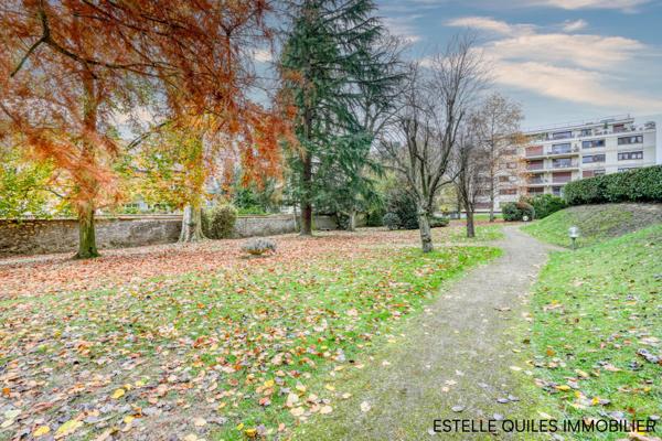 Versailles (78000) VERSAILLES CLAGNY Appartement 5 pièces 3 chambres 108.68 m², balcon, parkings et cave