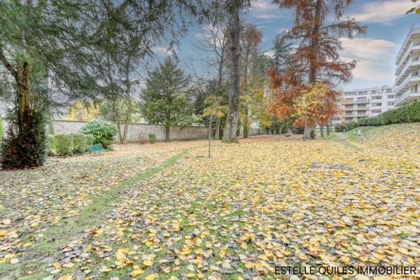 Versailles (78000) VERSAILLES CLAGNY Appartement 5 pièces 3 chambres 108.68 m², balcon, parkings et cave