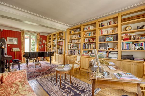 Versailles Montreuil Maison 10 pièces 260 m² au sol sur parcelle de 288 m² €1 980 000 ** - Référence 27195