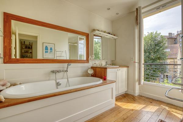 Versailles Montreuil Maison 10 pièces 260 m² au sol sur parcelle de 288 m² €1 980 000 ** - Référence 27195